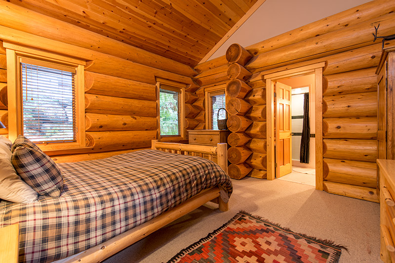 Bedroom with queen log bed